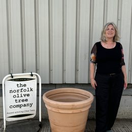 Terracotta-Style Pot – 180L (UK-Made)