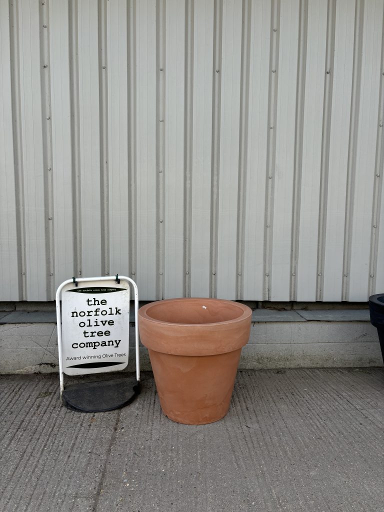 Lightweight garden pots