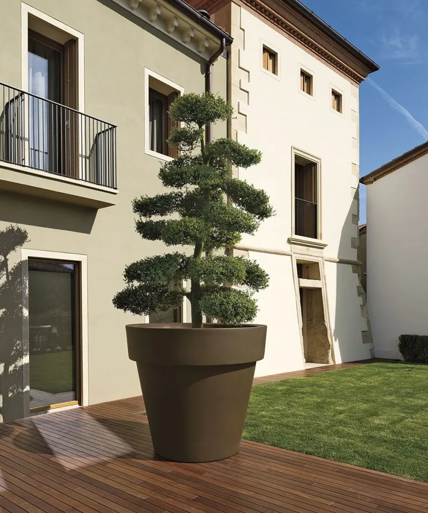 extra large plant pots UK